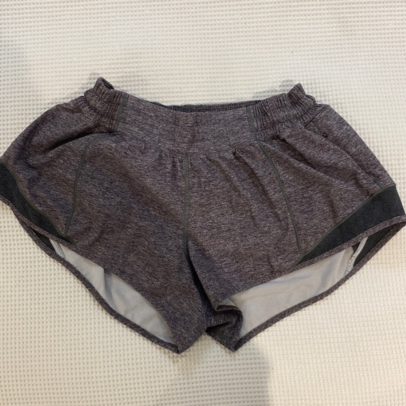 Lululemon Hotty-hot low-rise lined short 2.5” - Picture 1 of 3